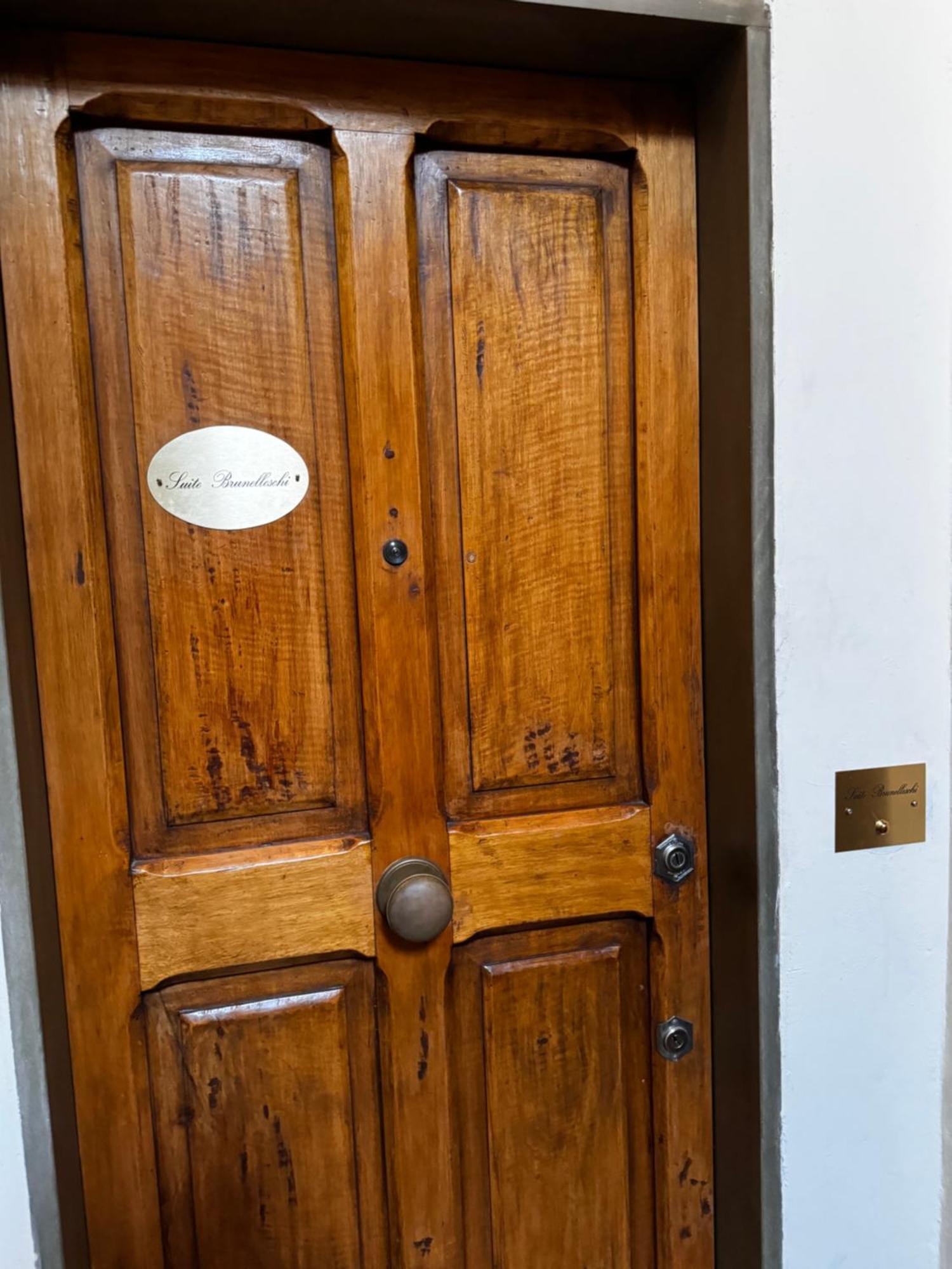 Suite Brunelleschi Florence - 14Th Century Suite Just 120 Steps From Cathedral - Intero Appartamento Extérieur photo